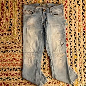 Selling pair of premium denim, Zara Jeans — Size 2, BARELY WORN!!